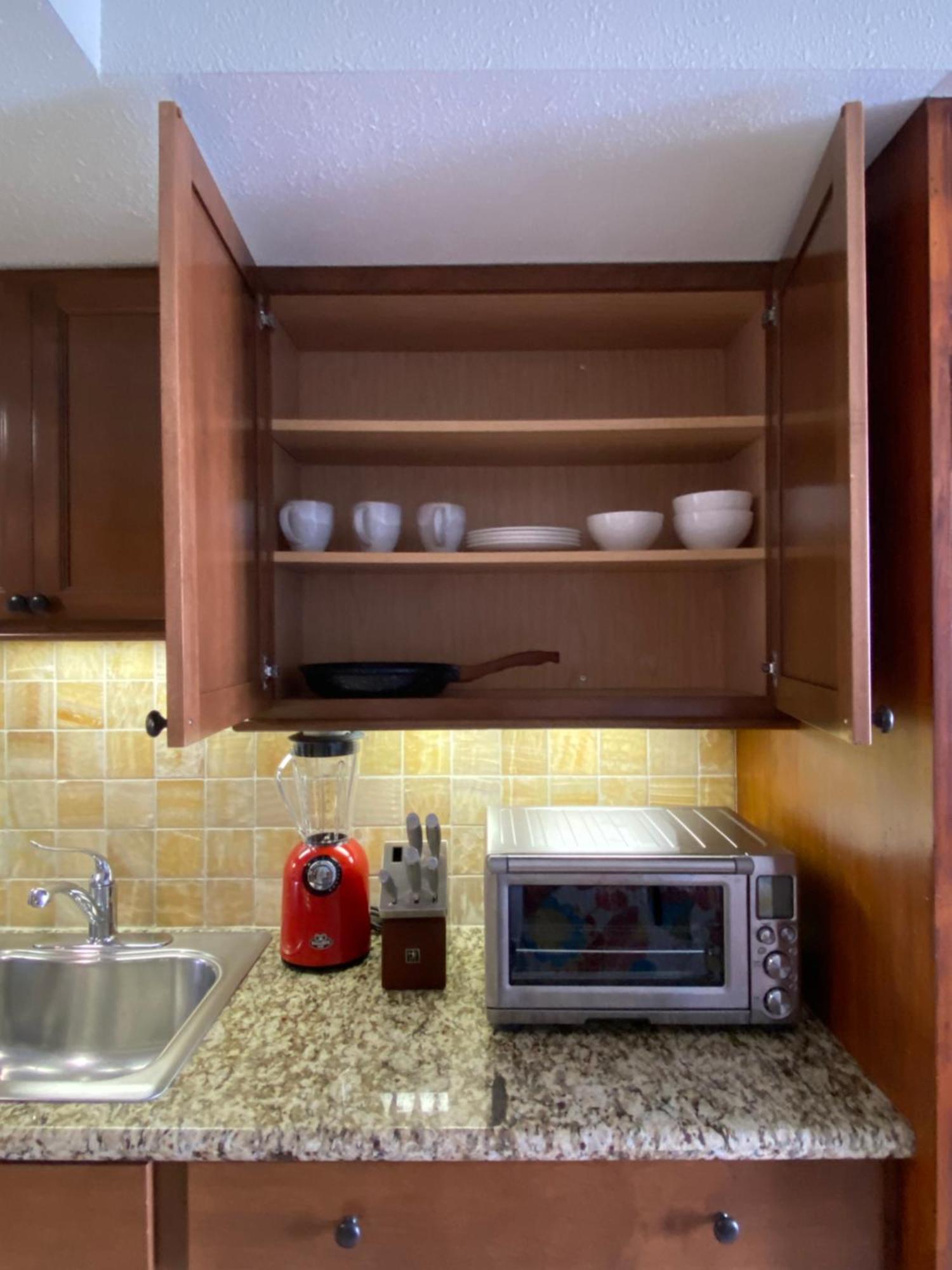 Cozy Studio With Free Parking In Waikiki Honolulu Esterno foto