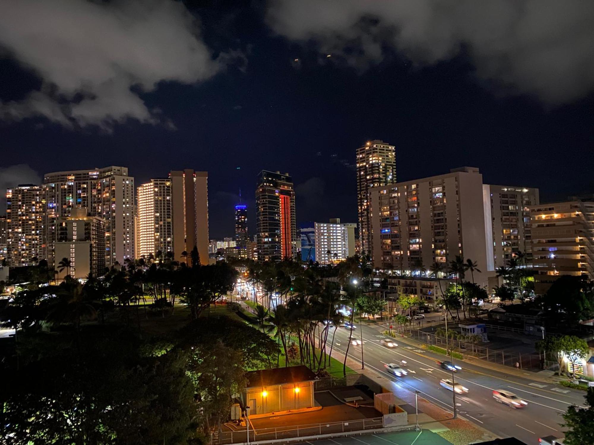 Cozy Studio With Free Parking In Waikiki Honolulu Esterno foto