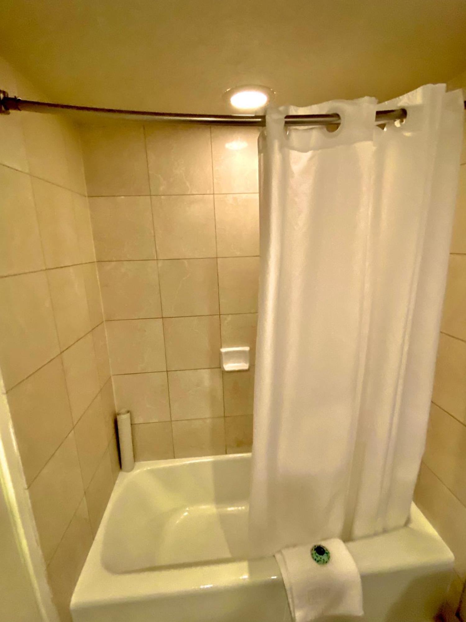 Cozy Studio With Free Parking In Waikiki Honolulu Esterno foto