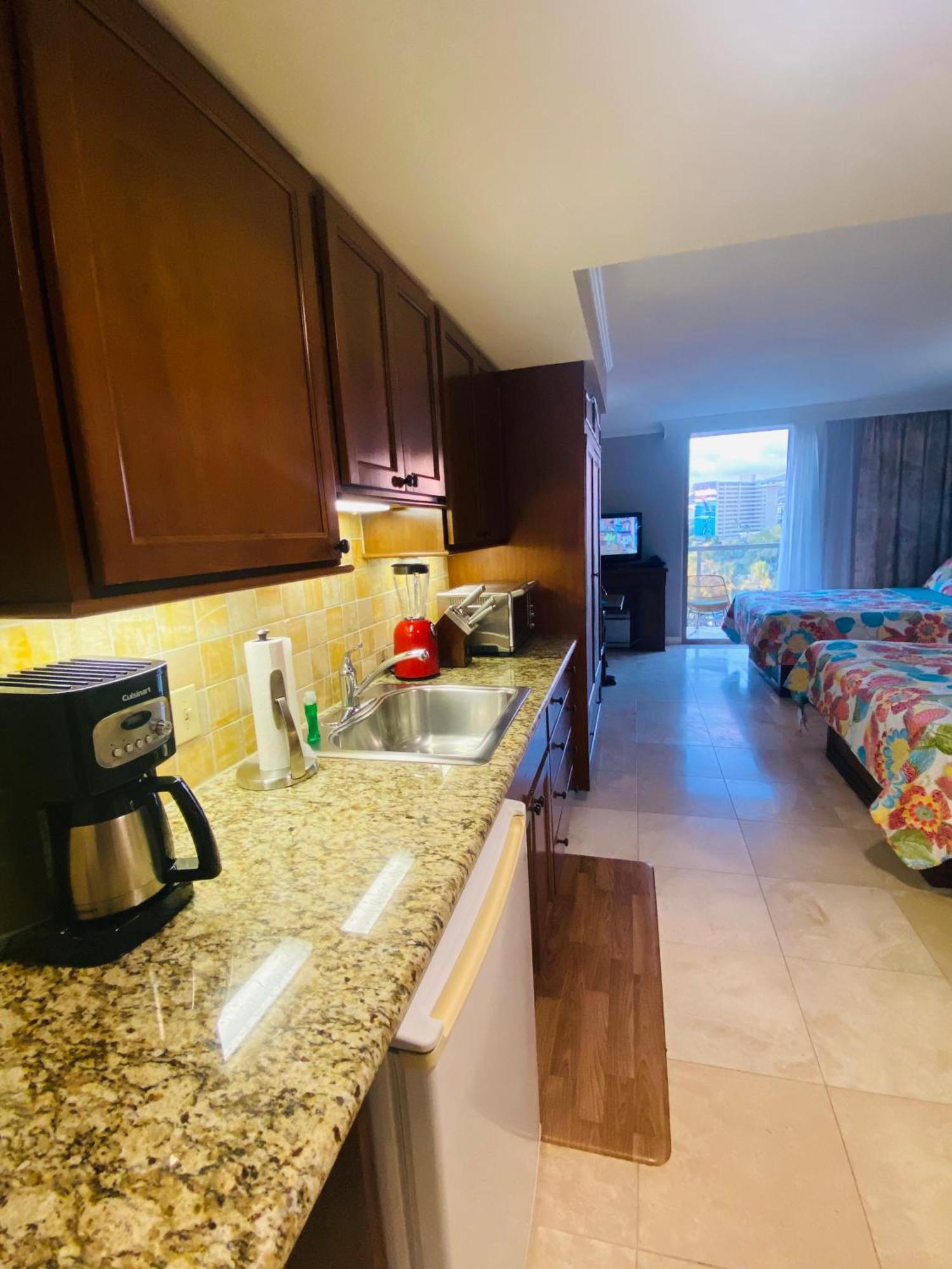 Cozy Studio With Free Parking In Waikiki Honolulu Esterno foto